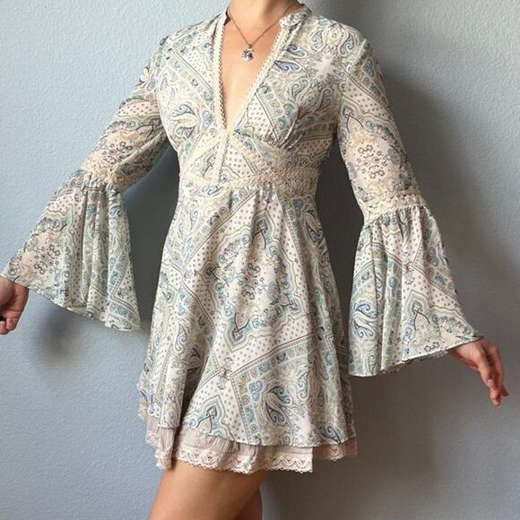 Free People Dresses & Skirts - Free People Paisley Moonlight Mini Dress Long Bell Sleeves Blue Printed Size 4